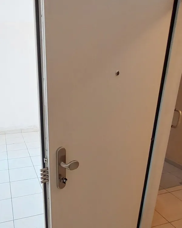 Chant d'une porte blindée G-Block avec les pênes d'une serrure multipoints